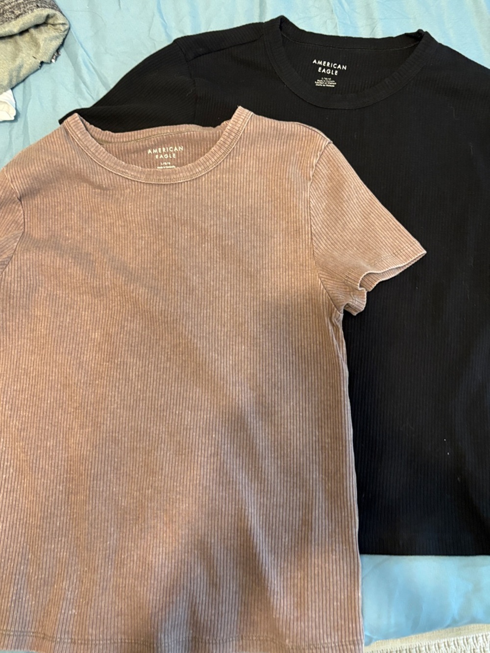 American Eagle Outfitters Ribbed Short Sleeve Tee in Mauve and Black